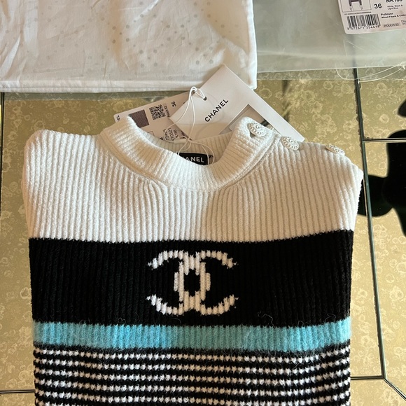 NWT AUTH CHANEL 22B CC Logo Pullover Sweater. - Picture 7 of 10